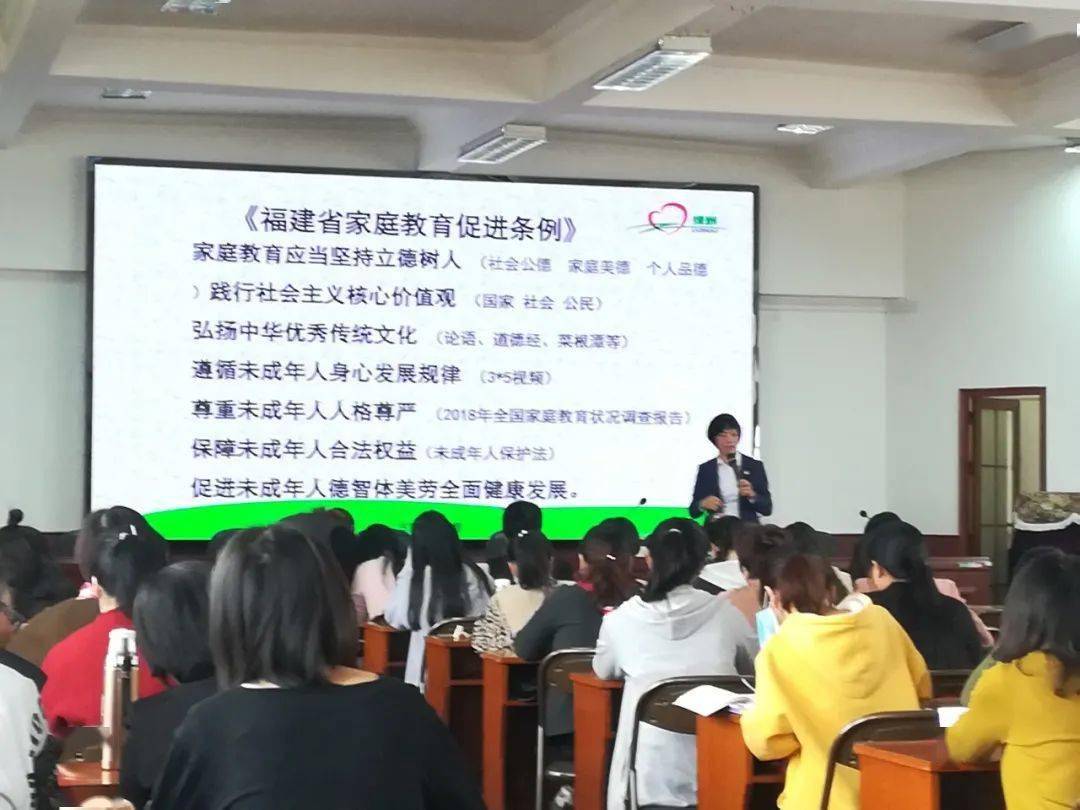 雙語教師如何通過協(xié)作應(yīng)對課堂管理中的挑戰(zhàn)