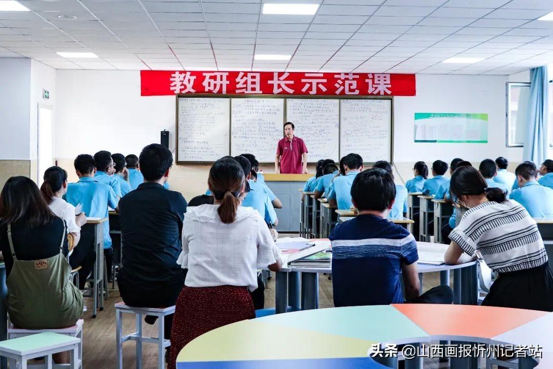 雙語教師如何通過學生反饋改善教學與團隊協(xié)作