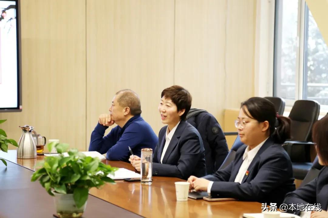 雙語教師如何在領(lǐng)導力發(fā)展中獲得同行支持