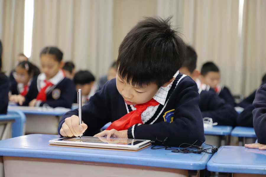 雙語教師如何通過合作創(chuàng)新提升學(xué)生個(gè)性化學(xué)習(xí)