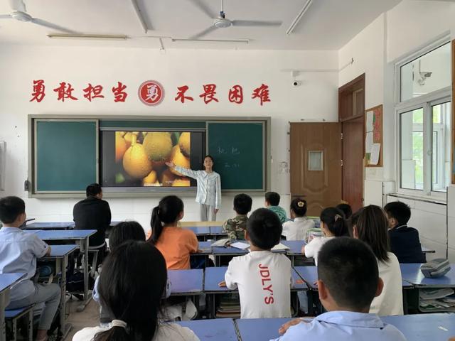 孟津雙語(yǔ)學(xué)校杰出校友陳璐璐，教育之光下的璀璨明珠