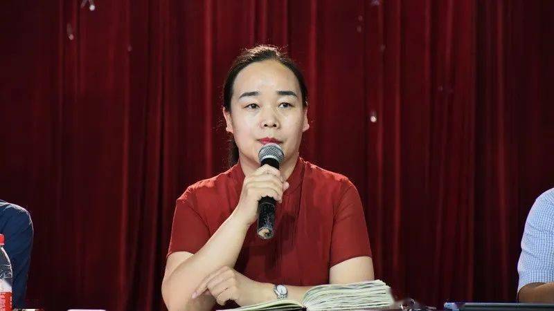 孟津雙語學(xué)校校長賈曉瑞，引領(lǐng)教育創(chuàng)新的杰出領(lǐng)導(dǎo)者之路