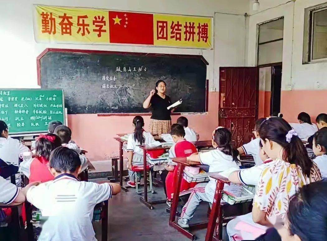 孟津雙語學校趙京超老師，教育的璀璨明星