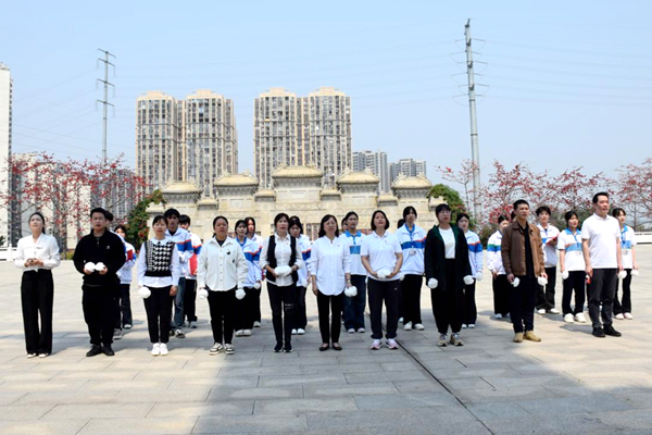 學(xué)校開展緬懷革命先烈 賡續(xù)紅色血脈清明祭英烈主題活動