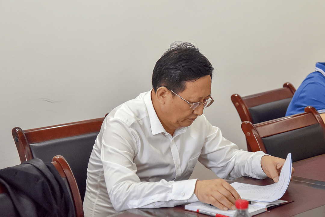 學(xué)校黨委書記張勇華參加機關(guān)第一黨支部組織生活會，深化交流，促進黨建新格局