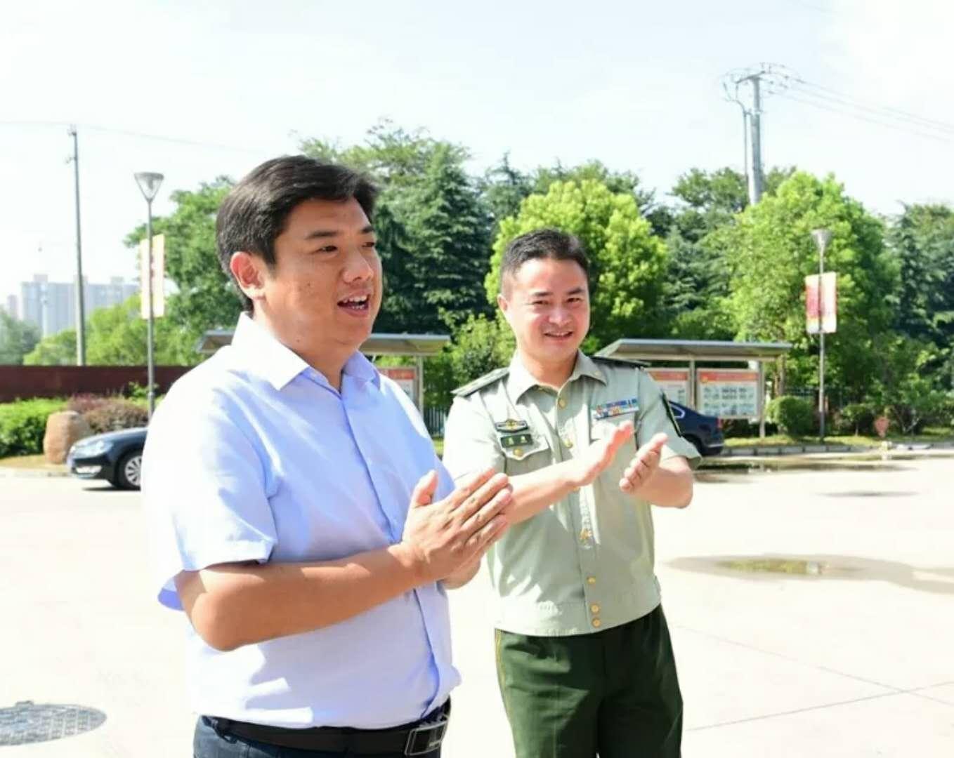 學(xué)校黨委書記張勇華參加機關(guān)第一黨支部組織生活會，深化交流以推動黨建新格局發(fā)展
