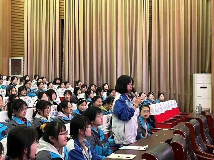 學(xué)校大學(xué)生心理健康教育中心開(kāi)展女生節(jié)心理健康活動(dòng)