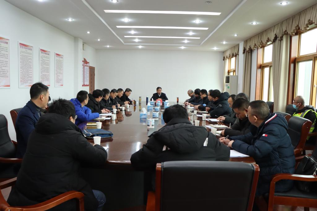 學(xué)校綜合實(shí)訓(xùn)中心項(xiàng)目建設(shè)指揮部召開調(diào)度會(huì)，推動(dòng)項(xiàng)目進(jìn)展，確保教育質(zhì)量