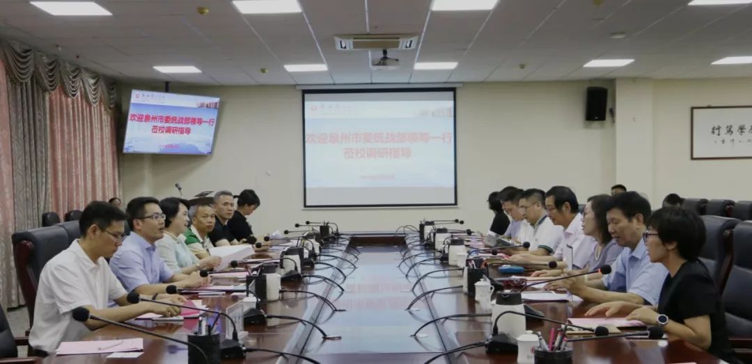 農(nóng)民日報社經(jīng)濟(jì)部調(diào)研指導(dǎo)我校，共謀農(nóng)村經(jīng)濟(jì)發(fā)展新篇章