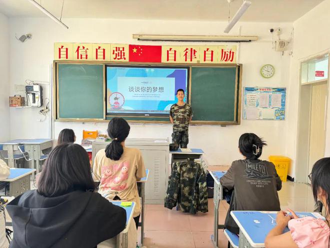 學校舉行一課三融課程建設培訓會——探索新時代教育融合之路