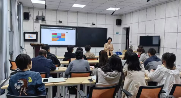 學校舉行一課三融課程建設培訓會——探索新時代教育融合之路