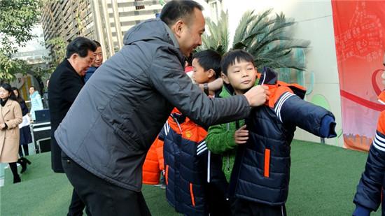 校領(lǐng)導(dǎo)走訪(fǎng)慰問(wèn)暖冬行動(dòng)困難學(xué)生并探訪(fǎng)省派四進(jìn)工作隊(duì)成員——深化情感聯(lián)系，共筑校園溫暖
