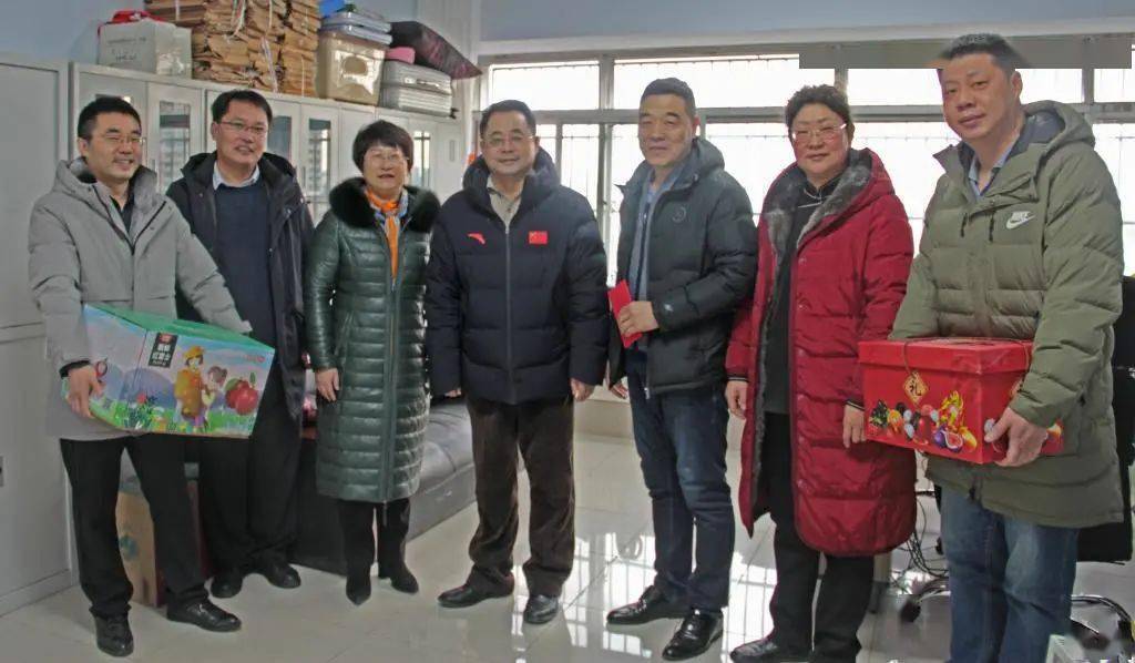 元旦佳節(jié)之際，黨委副書記、校長崔耕虎親切看望值班人員