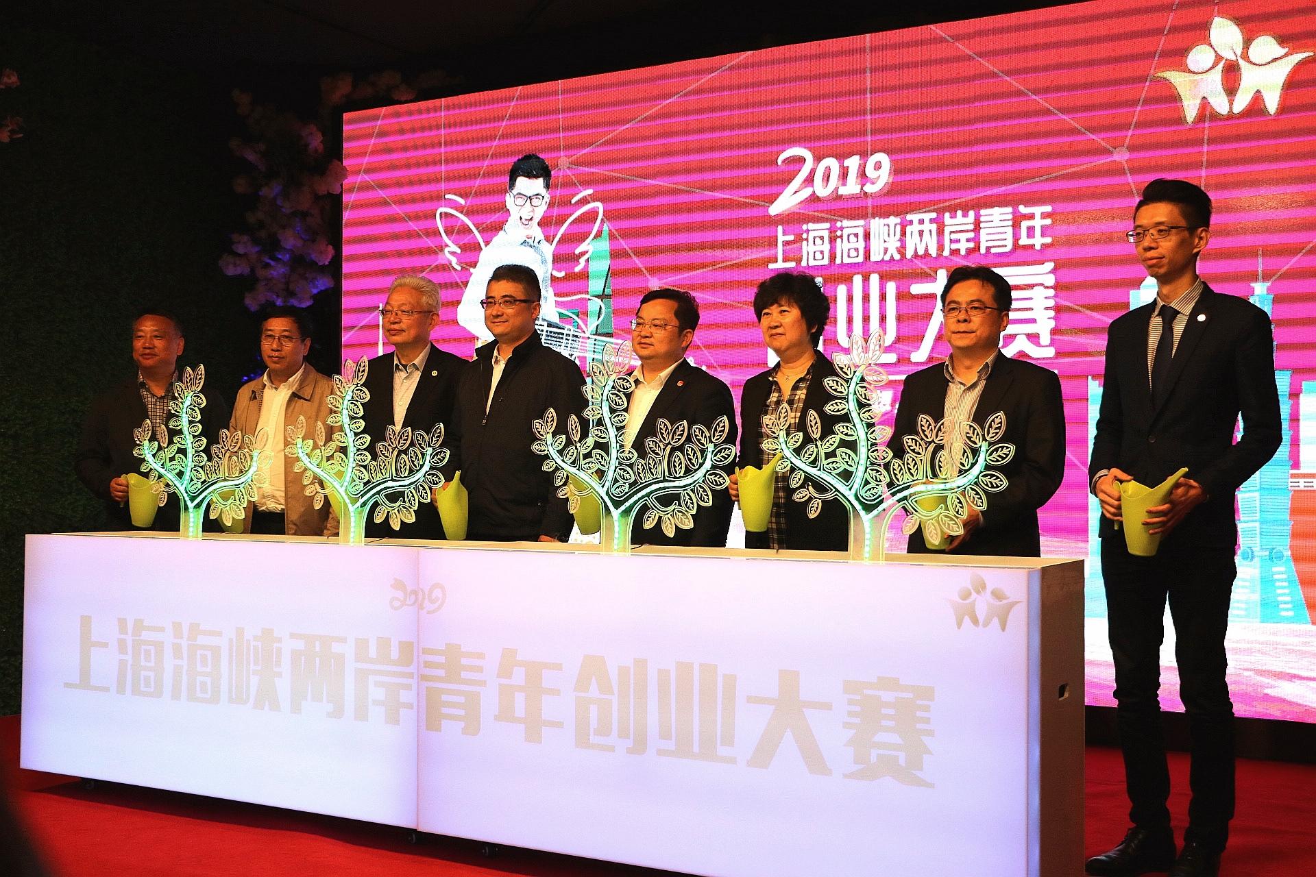 學(xué)校教學(xué)工坊專家培訓(xùn)暨青年教師第二輪PK賽，探索卓越教育新征程