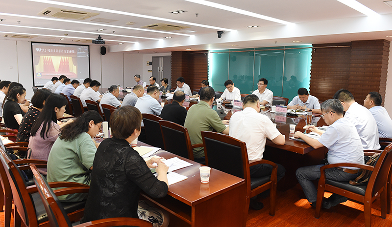 市委教育工委列席指導(dǎo)我校黨委理論學(xué)習(xí)中心組集體學(xué)習(xí)，深化理論與實踐的結(jié)合