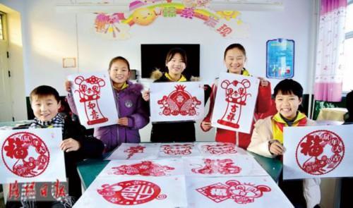 學(xué)校受邀參加泰安市非遺進(jìn)社區(qū)暨孟津雙語學(xué)校區(qū)年度非遺在社區(qū)試點(diǎn)工作展示展演活動紀(jì)實(shí)