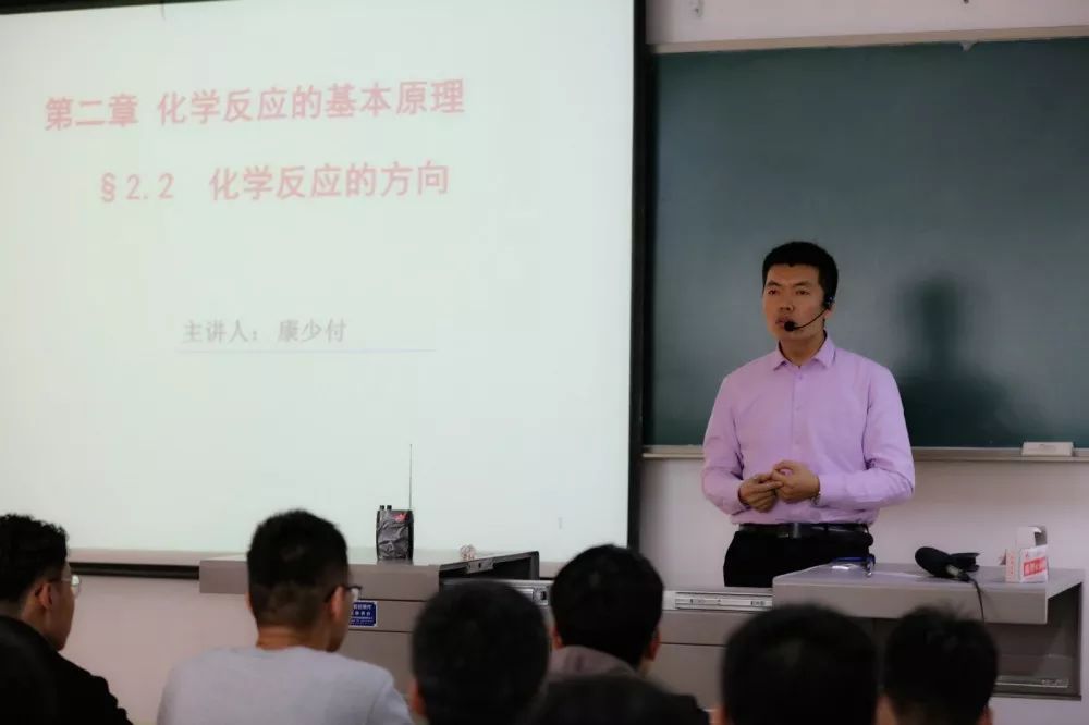 學(xué)校舉辦課程思政教學(xué)比賽與青年教師教學(xué)大賽，激發(fā)教育活力培育新時(shí)代人才風(fēng)采展