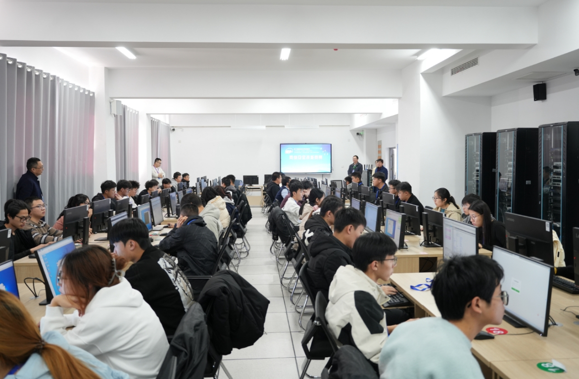 我校舉辦第十六屆山東省大學(xué)生科技節(jié)網(wǎng)絡(luò)安全技能競(jìng)賽，聚焦網(wǎng)絡(luò)安全，展現(xiàn)青年力量