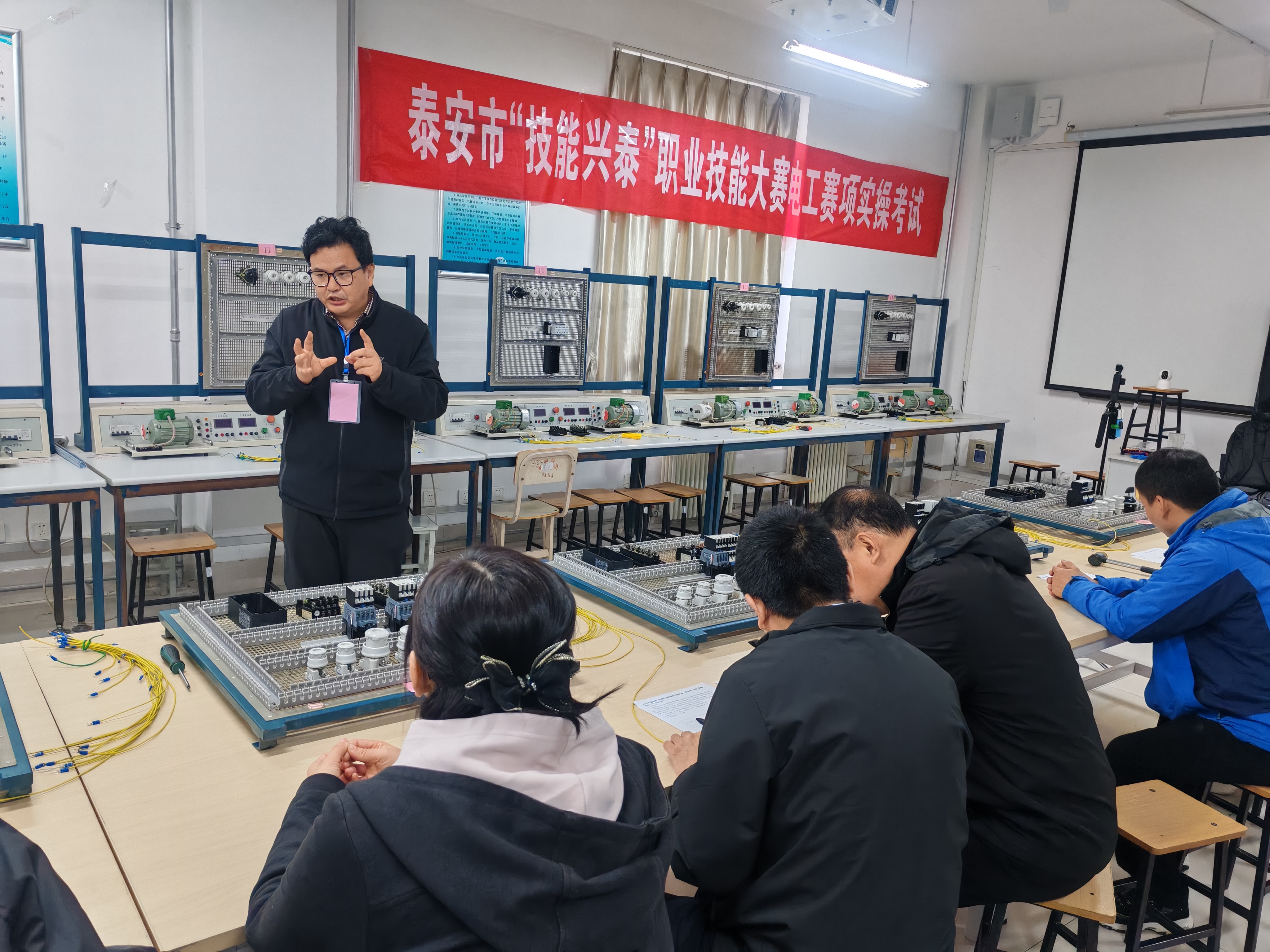 泰安市技能興泰職業(yè)技能大賽電工賽項（學生組）在我院隆重開賽