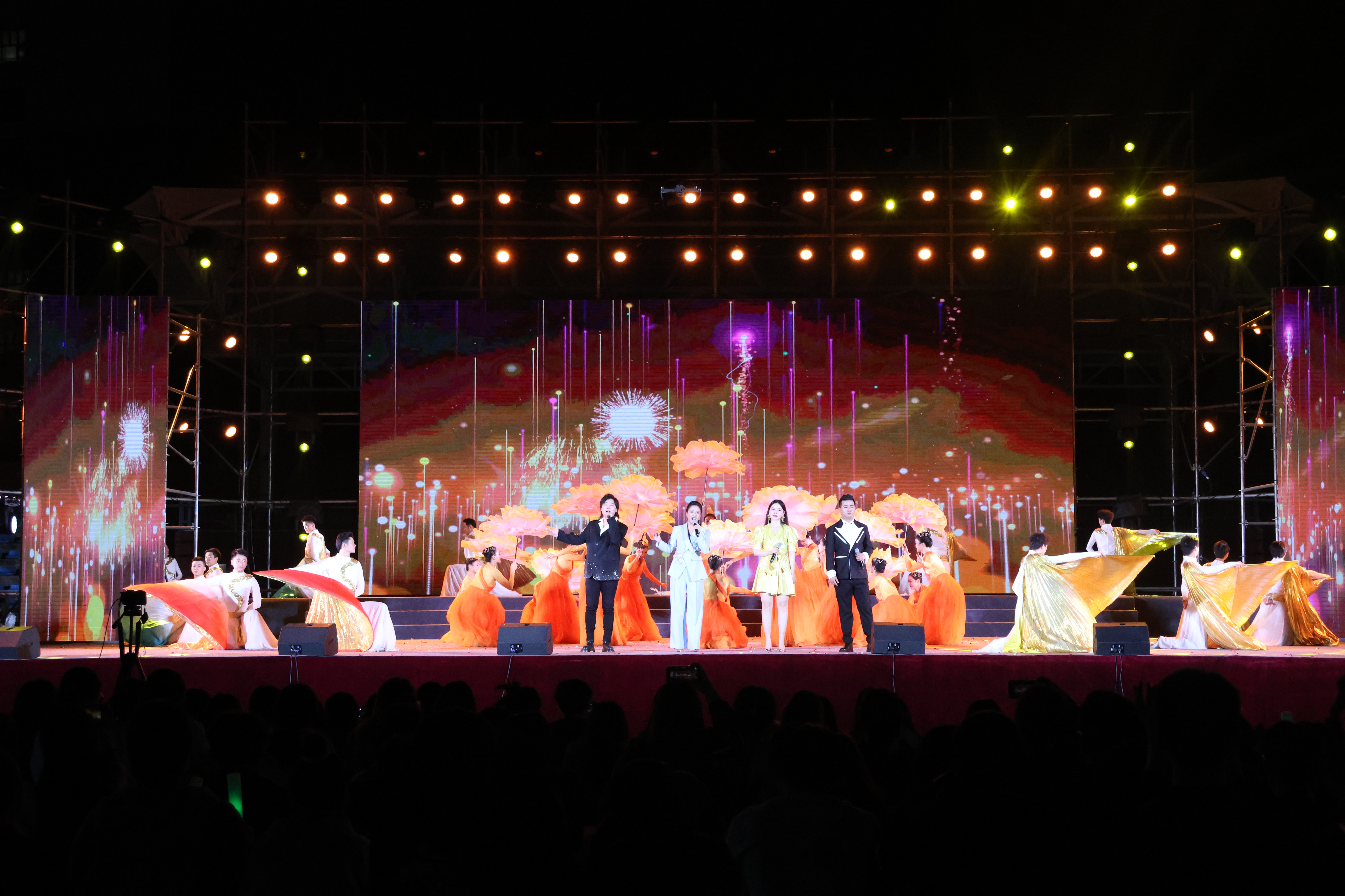 青春筑夢，共筑學(xué)院輝煌，慶祝新中國成立75周年與迎新晚會盛典
