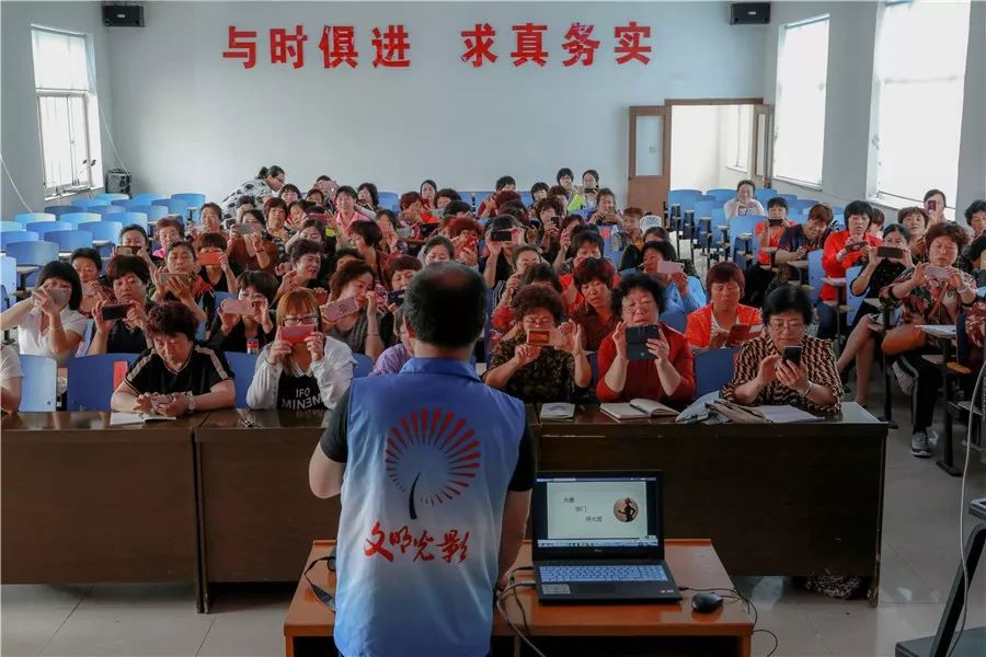 學(xué)院心理中心舉辦一路同行，走進(jìn)新生活主題團(tuán)體輔導(dǎo)活動(dòng)