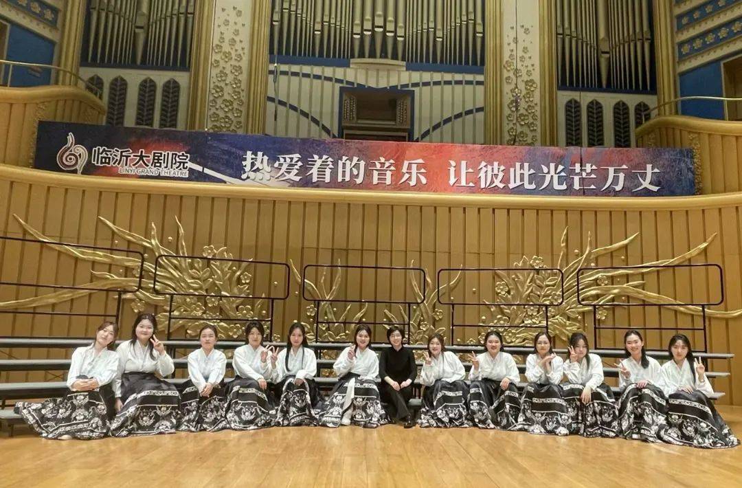 我院在山東省大學(xué)生校園藝術(shù)節(jié)合唱戲劇專項活動中再創(chuàng)輝煌