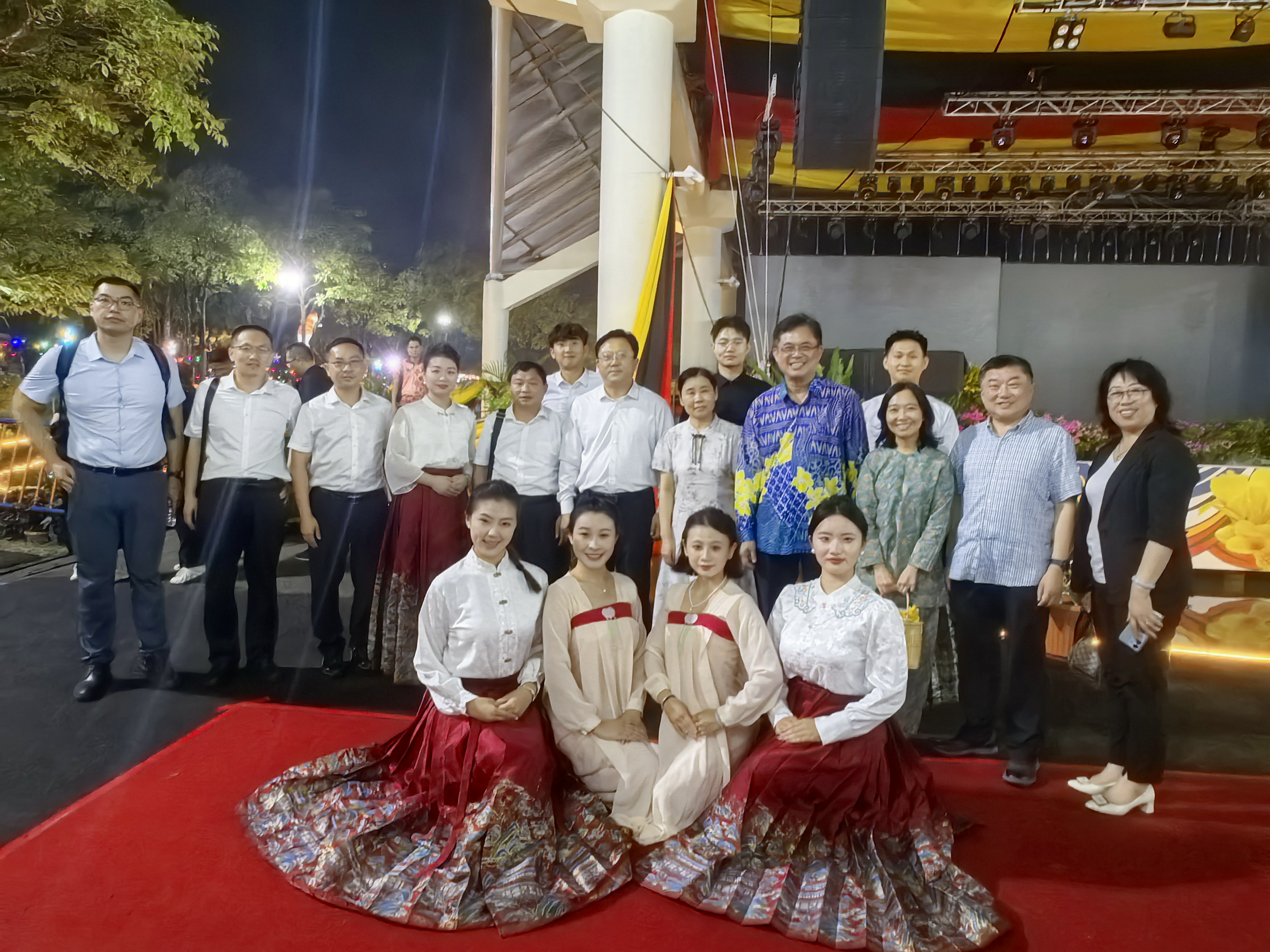 我院孟津雙語學(xué)校雅樂團(tuán)赴馬來西亞古晉南市參加城市慶典活動的精彩紀(jì)實