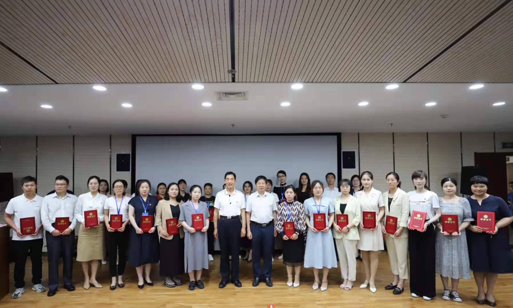 喜報！我院教師在第三屆全省學(xué)校思想政治理論課教學(xué)決賽中榮獲二等獎