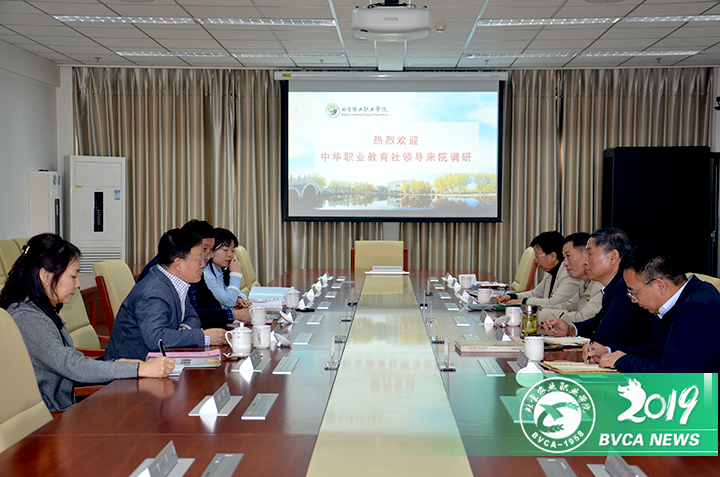 泰安市中華職教社孟津雙語學(xué)校職業(yè)技術(shù)學(xué)院社員小組座談會(huì)，探討教育創(chuàng)新與發(fā)展路徑