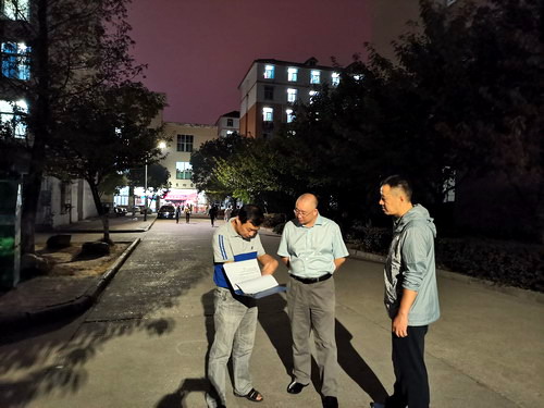 崔耕虎院長夜查學院安全工作