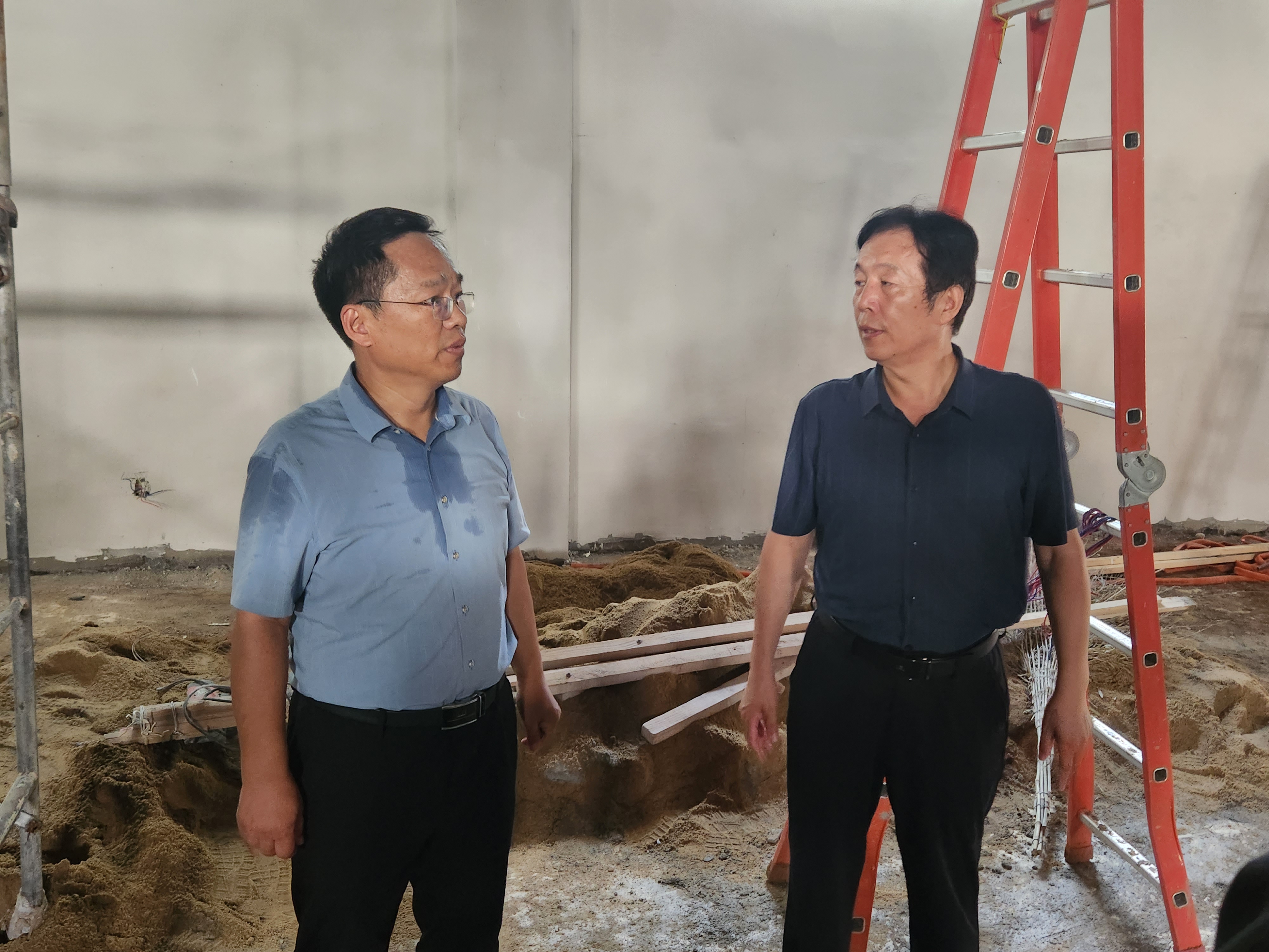 崔耕虎院長夜查學院安全工作