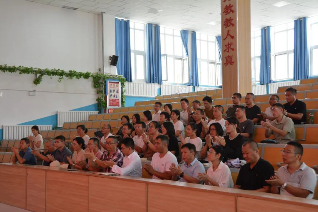 學(xué)院舉辦援教岳普湖縣中等職業(yè)技術(shù)學(xué)校工作匯報(bào)會(huì)