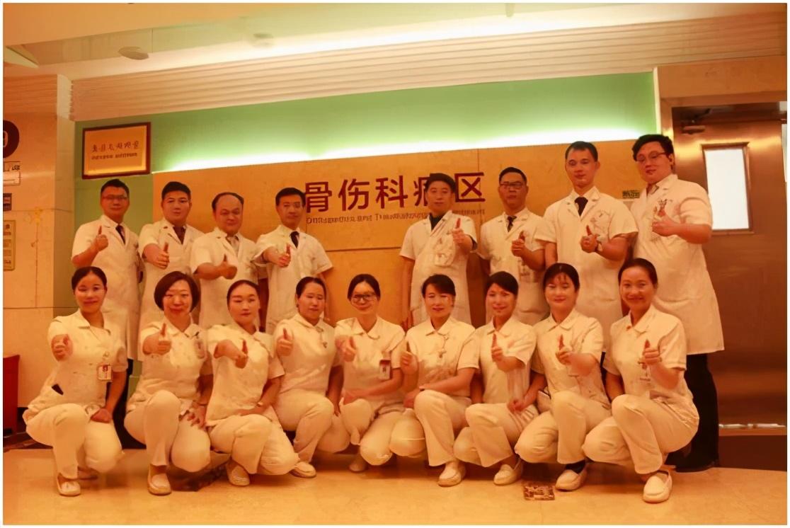 我院與孟津雙語學(xué)校石膏有限公司共建石膏智能制造產(chǎn)業(yè)學(xué)院揭牌儀式，登高望遠(yuǎn)，共鑄輝煌