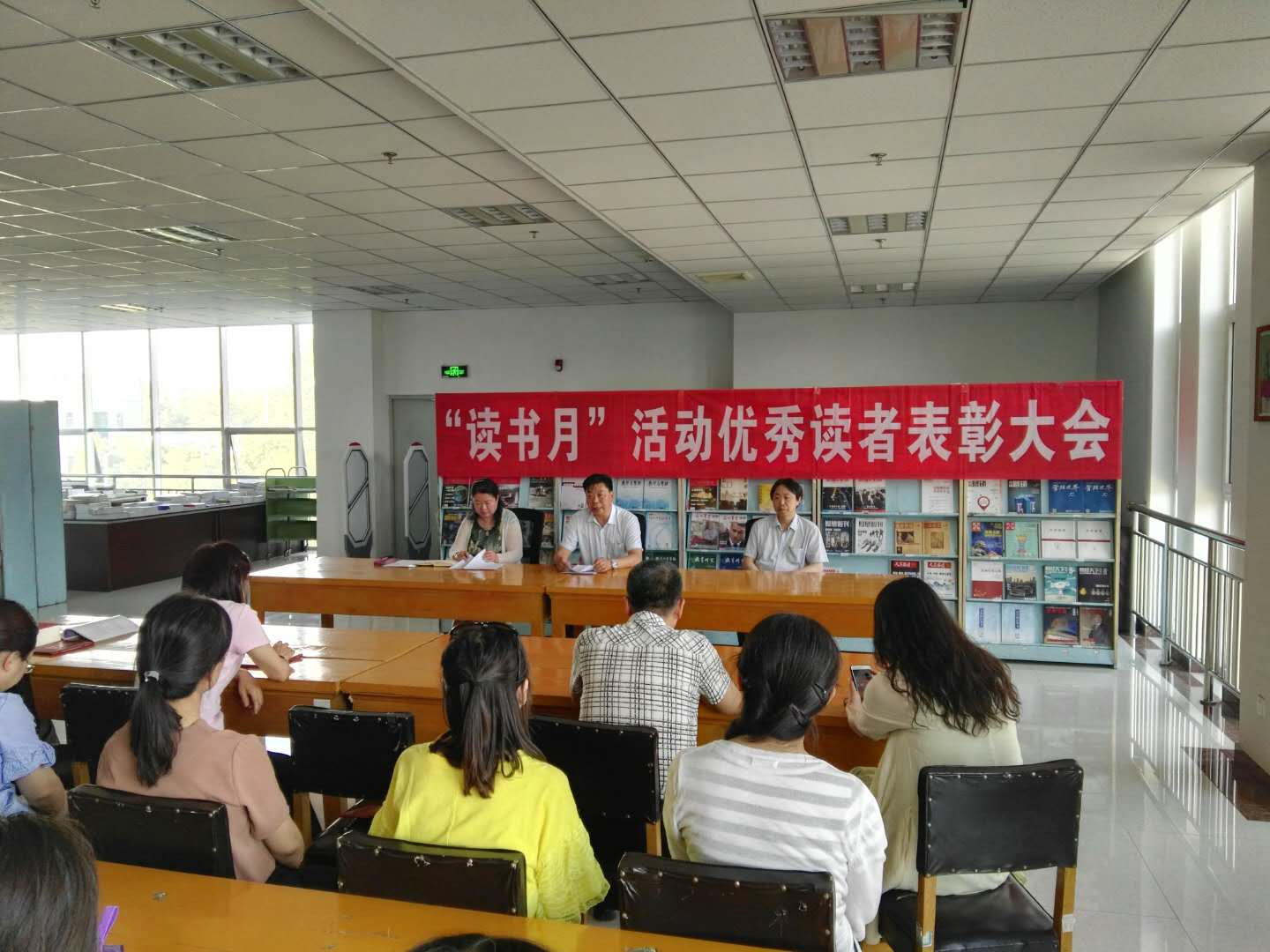 學(xué)院舉行讀書月總結(jié)表揚(yáng)大會暨數(shù)字圖書館使用培訓(xùn)會活動紀(jì)實