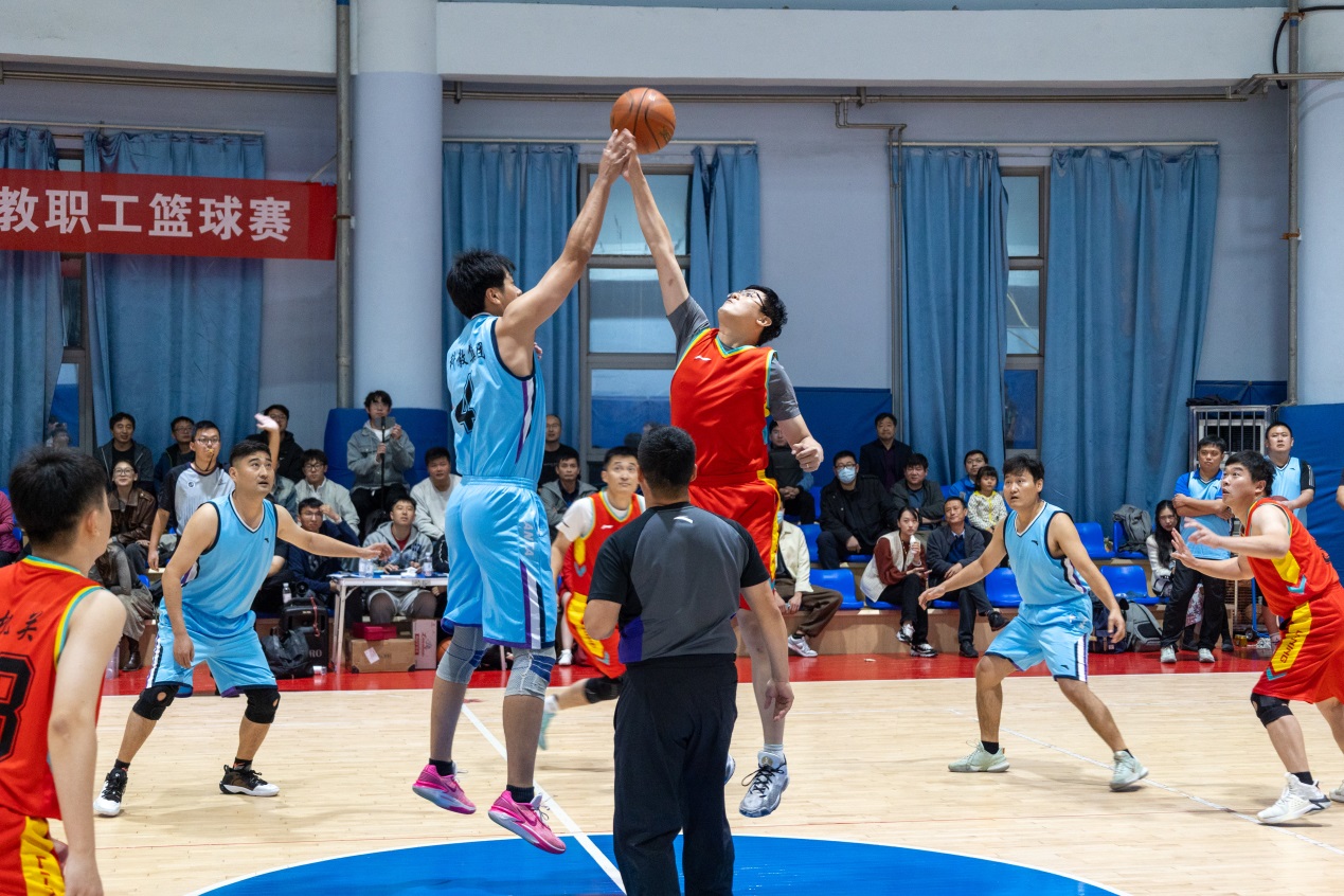 學(xué)院2024年教職工籃球賽火熱開賽，運(yùn)動(dòng)激情與團(tuán)隊(duì)精神的完美融合
