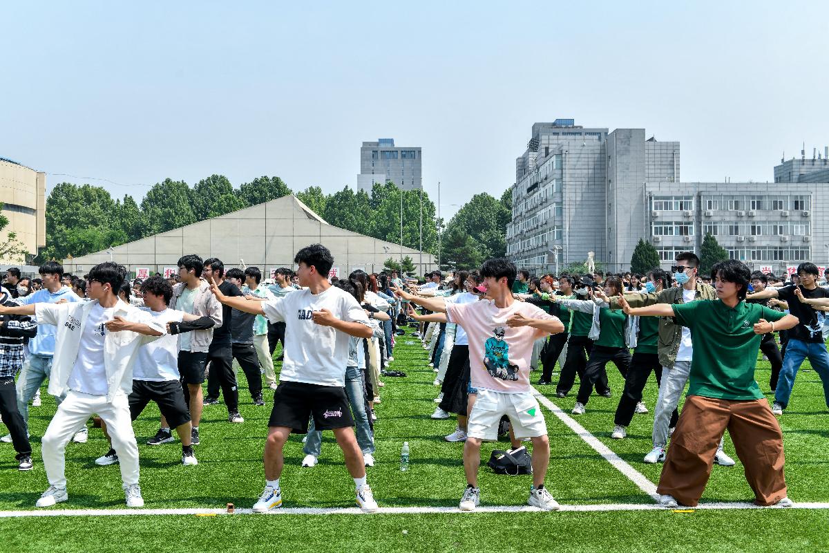 學院2024年大學生心理健康教育月素質拓展活動順利展開