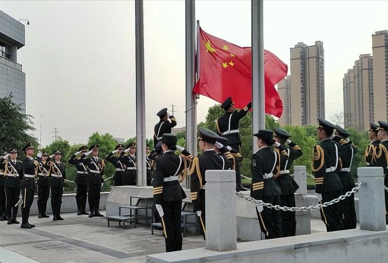 維護(hù)國(guó)家安全，共筑和諧校園——我院舉行國(guó)家安全教育日主題升旗儀式