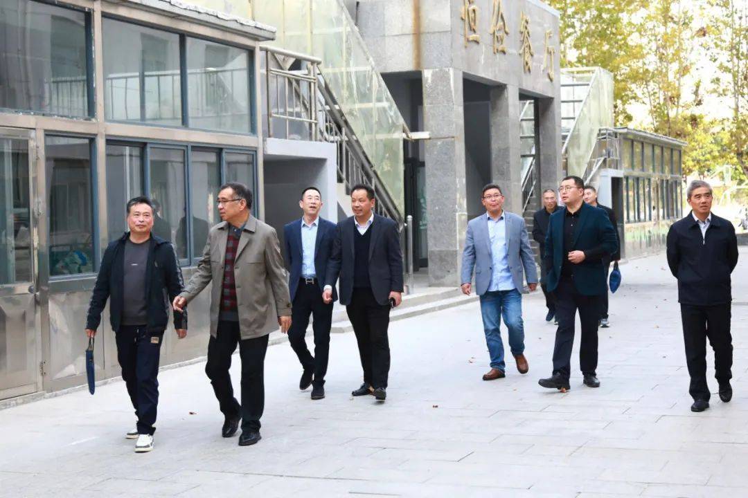 孟津雙語學校石膏有限公司來我院考察調(diào)研，深化交流，共謀發(fā)展