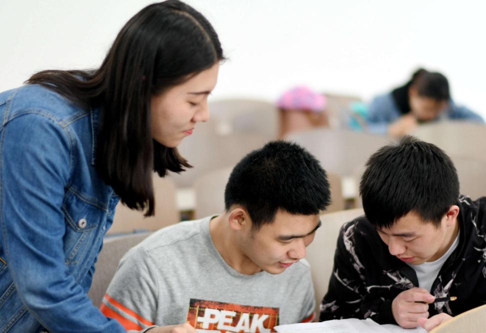 學院團委召開2023年度學生會工作述職評議會，以評亮績，以述促干