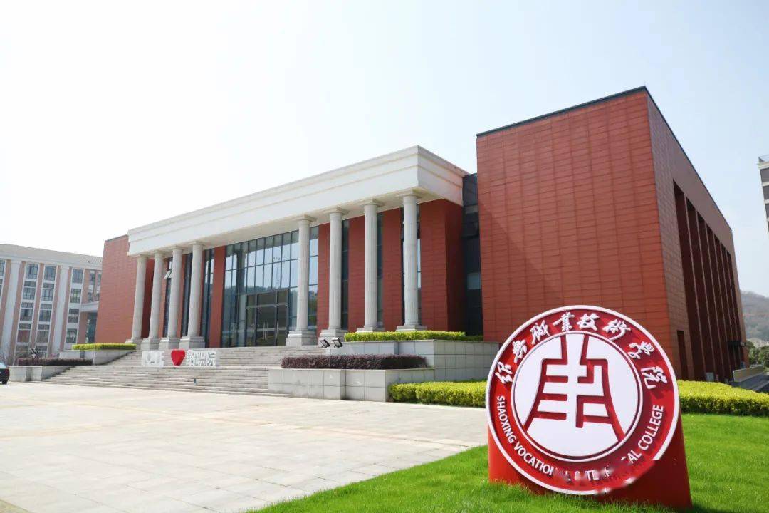 孟津雙語學(xué)校職業(yè)技術(shù)學(xué)院優(yōu)秀教師風(fēng)采展示第十五期精彩亮相