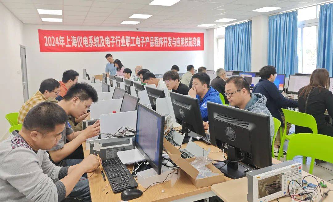學院舉行應(yīng)用電子技術(shù)專業(yè)貫通分段培養(yǎng)轉(zhuǎn)段測試工作，迎接2024年挑戰(zhàn)