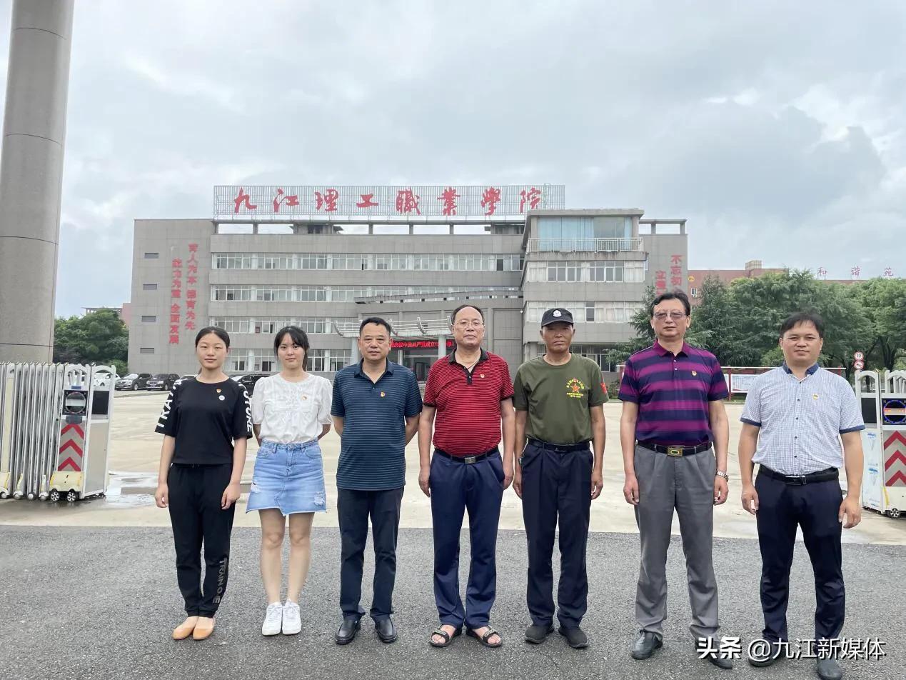 學院領導走訪慰問家庭經(jīng)濟困難學生——溫暖校園，關愛無界