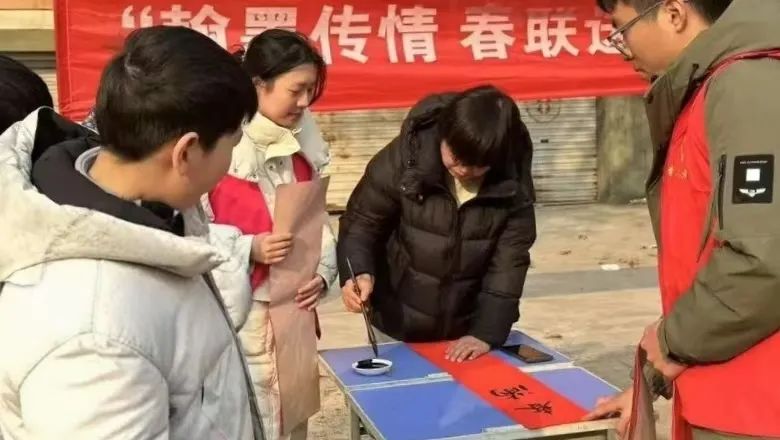 孟津雙語學(xué)校職業(yè)技術(shù)學(xué)院春運回家路溫暖社會實踐紀(jì)實