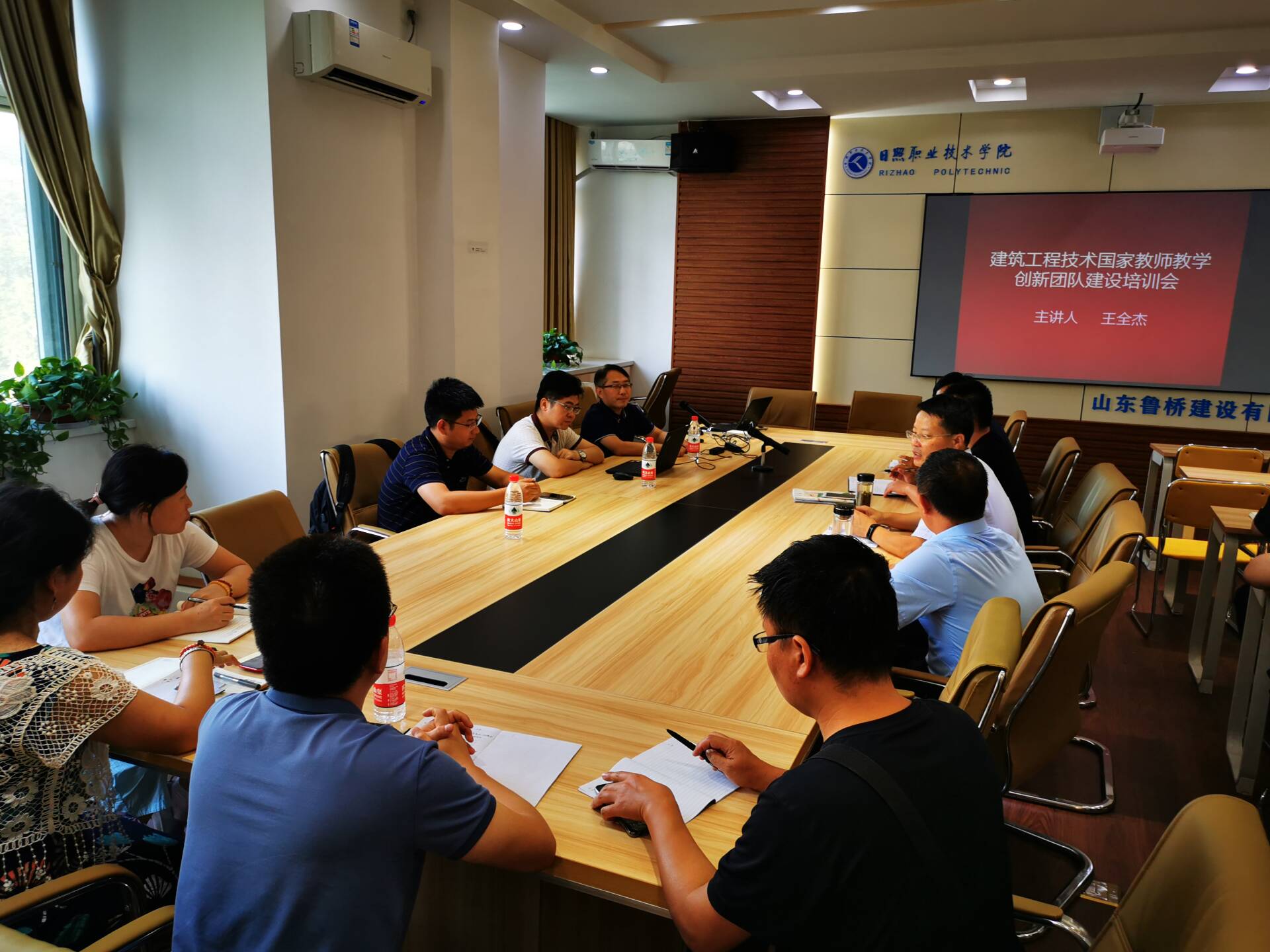 學(xué)院組織開展省高水平專業(yè)群創(chuàng)新團(tuán)隊(duì)建設(shè)提升定制培訓(xùn)