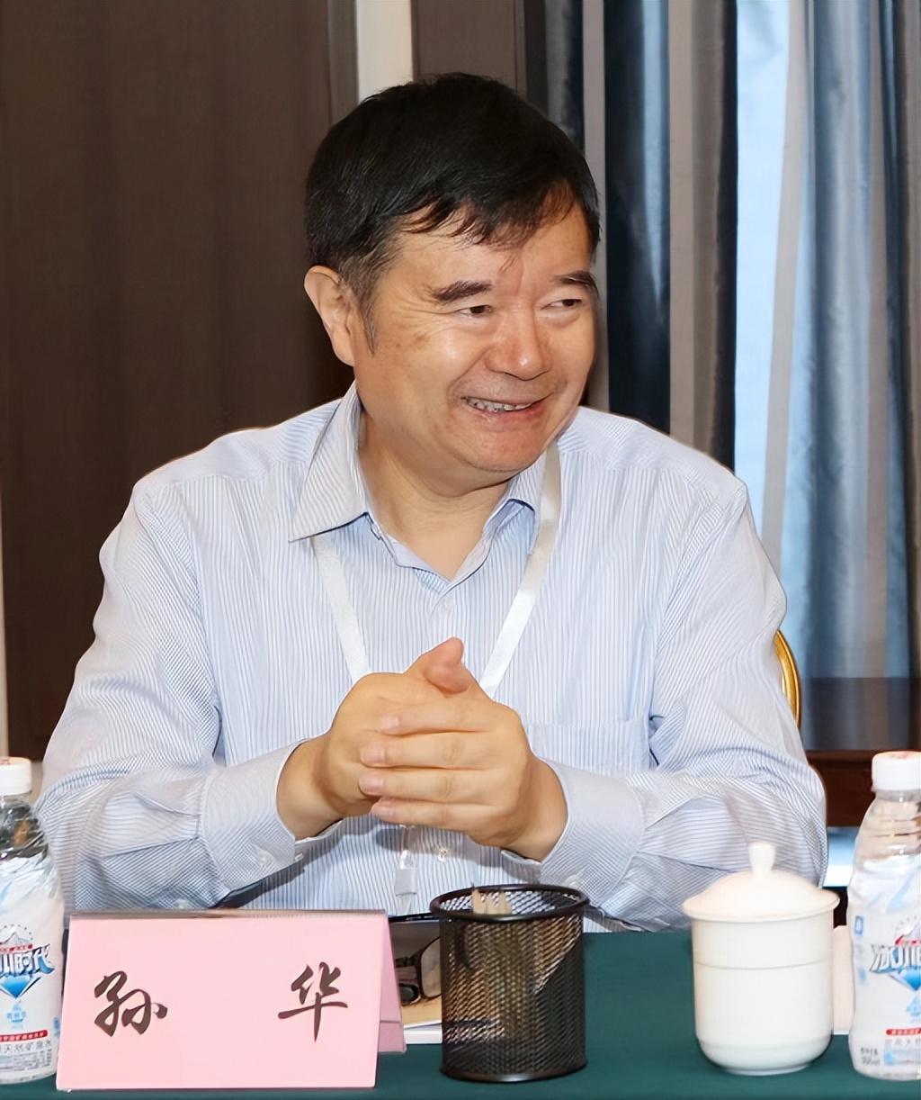 學(xué)院召開第三屆學(xué)術(shù)委員會第一次全體會議，聚焦學(xué)術(shù)發(fā)展，共謀未來藍(lán)圖