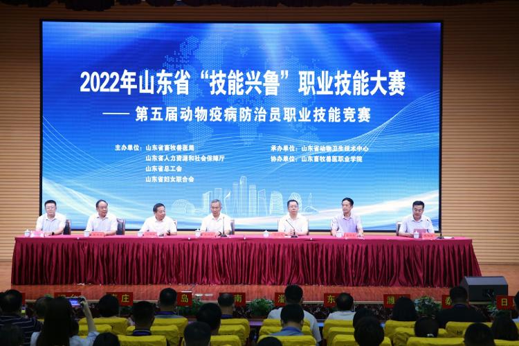 第十六屆山東省職業(yè)技能大賽高職動物疫病檢疫檢驗(yàn)賽項(xiàng)，學(xué)院榮獲第二名佳績