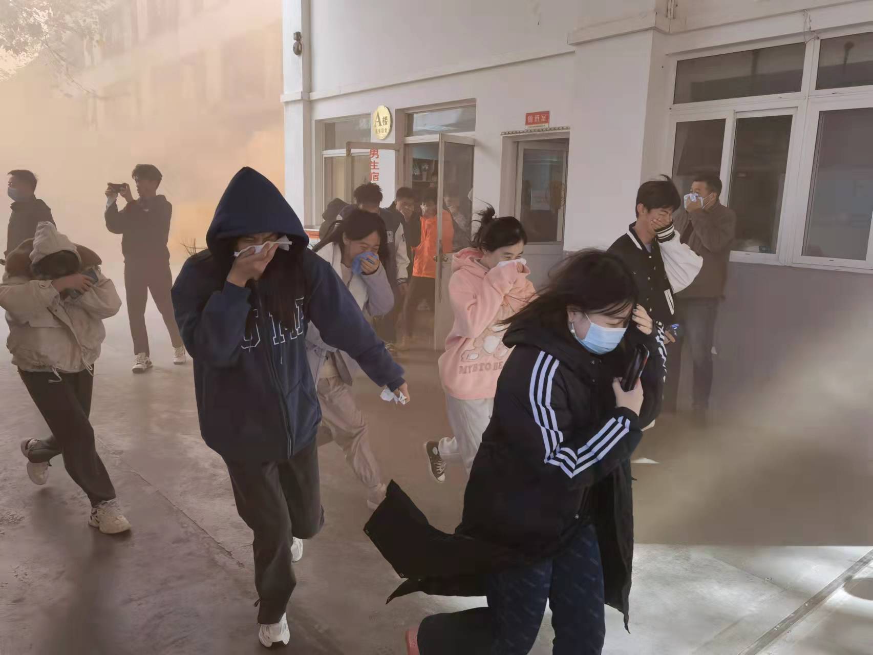 學(xué)院消防安全自查日活動，筑牢安全防線，保障師生安全