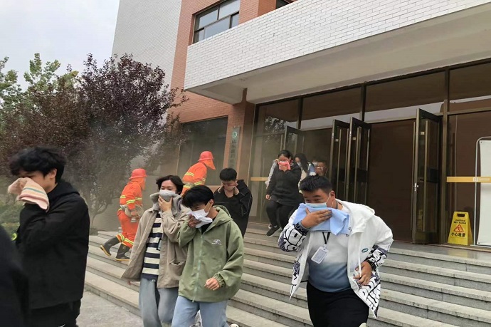 學(xué)院開展消防安全自查日活動，筑牢安全防線