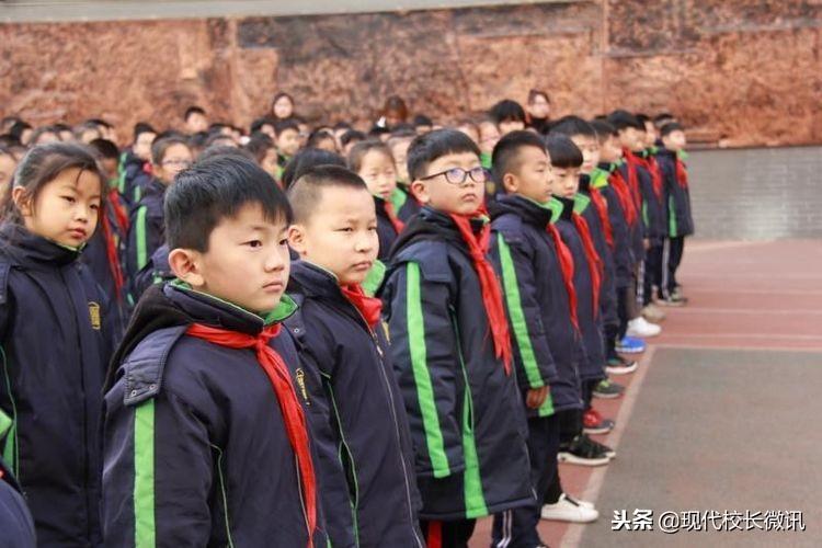 學(xué)院舉行國(guó)家憲法日暨憲法宣傳周主題升旗儀式，傳承憲法文化弘揚(yáng)法治精神學(xué)習(xí)教育活動(dòng)啟動(dòng)