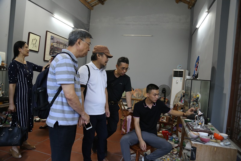 省文旅廳非遺處與省內(nèi)外專家學(xué)者非遺傳承人來我院參觀考察